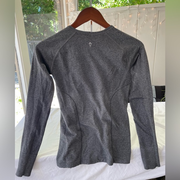 Ivivva Shirt Girls Size 14 -Swiftly Tech Gray Thumbholes Lululemon Top - Picture 1 of 7